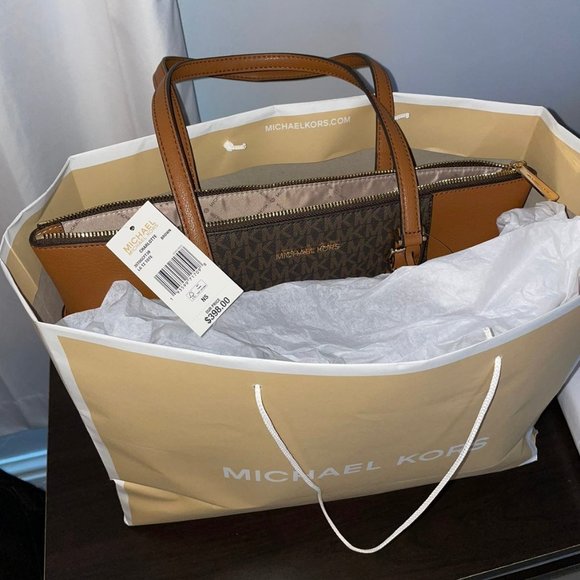 MK CHARLOTTE LG ZIP TOTE & LONG WALLET main image 5